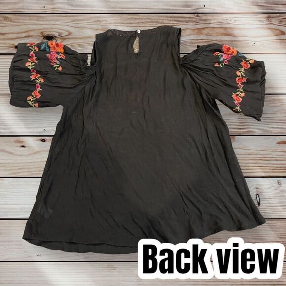 Umgee USA open shoulder short sleeve floral embroidered flowy top size M - Picture 2 of 11